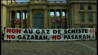 Manifestation contre le gaz de schiste à Paris [upl. by Nyrmac]