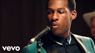 Leon Bridges  Smooth Sailin Official Live Video [upl. by Orsino]