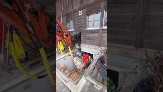 Brennholz in den Keller räumen mit Kubota Bagger und Krpan Holzzange [upl. by Bohs476]