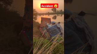 Two Truck accident 😯😱 youtubeshorts trendingshorts shorts viralshort ytshorts shortsfeed [upl. by Inavoig346]