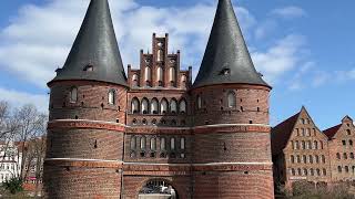 LÜBECKER Holstentor in der Hansestadt Lübeck [upl. by Ahsiki]