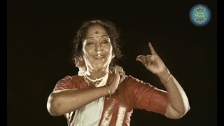 Digitally Remastered  Smt T Balasaraswati amp Party I Varnam I Raga Bhairavi I Mohamana I Bala106 [upl. by Nnylanna]