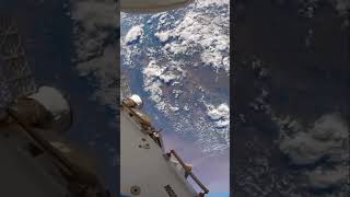 Astronauta na ISS orbitando a terra [upl. by Eehc]