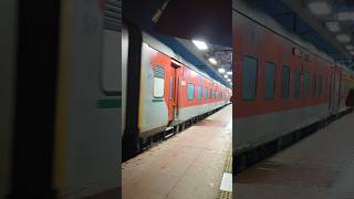 22427 Bhrigu Express  Ballia  Anand Vihar Terminal [upl. by Leahciam]