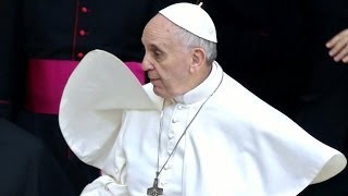 PAPA FRANCESCO CADE IN UN LAPSUS E DICE UNA PAROLACCIA DURANTE ANGELUS DOMENICA 2 MARZO 2014 [upl. by Ahsilahk]