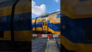 Spoorwegovergang Rosmalen [upl. by Ydnirb561]