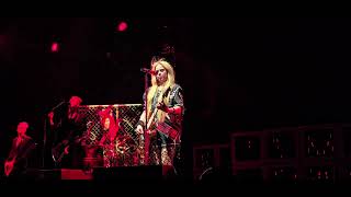 Avril Lavigne  Greatest Hits Tour 2024 live in Vancouver  06  My Happy Ending [upl. by Dyna]