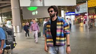 Kartik Aaryan Snapped at Airport Arrival  Bollywood News [upl. by Bronson]