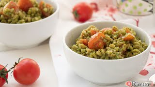 Insalata di farro con pesto e pomodorini  Ricettait [upl. by Nagap]