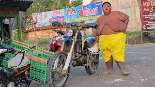 SUNGADI OBESITAS SRAGEN JALAN KAKI KE WARUNG BAKSO [upl. by Carey]