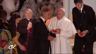 Andrea Bocelli canta per Papa Francesco a Philadelphiathe lords prayer [upl. by Kotz835]