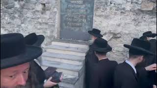 Toldos Aharon rebbe Davening Mincha In the Ruins Of The Shul In Liska  Menachem Av 5784 [upl. by Ruella]