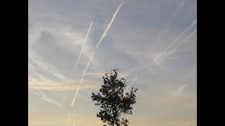 Woher kommt diese MASSE AN CHEMTRAILERN Ca 100 Überflüge in ca 30 Minuten [upl. by Soalokcin]