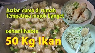 Jualan cuma dirumah tempatnya mojok sehari habis 50 kg ikan Pempek warung pojok part1 [upl. by Trenna400]