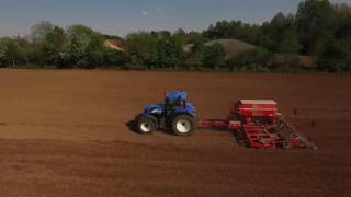 Semis de maïs hors ligne avec un NewHolland et Horsh pronto 6DC  Corn planting without lines [upl. by Hildegard697]