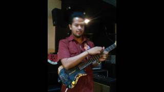 Balawan  Best Solo Performance Singing and Tapping at once [upl. by Nivets]