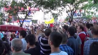 TAKSİM  GEZİ PARKINA TARAFTARLARIN DESTEĞE GELİŞİ [upl. by Hummel937]