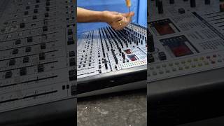 Conserto da Mesa Behringer Eurodesk SL2442FX [upl. by Ellennad]