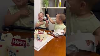 Cute Twins Eating Cake For The First Time baby funny cute babybrother cutebaby brothersbyheart [upl. by Aria]