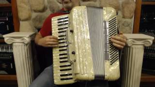 2370  Cream Pearl Crucianelli Piano Accordion 41 120 LMMH 995 [upl. by Woodrow]