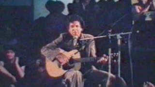 Leonard Cohen  Un As Der Rebbe Singt  Vienna 1976 [upl. by Mastrianni829]