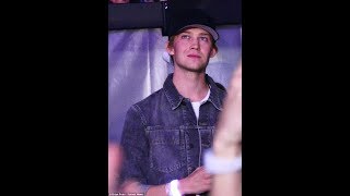 Joe Alwyn and several Alwyn and Swift families smiled and applauded in Arizona [upl. by Louanne136]