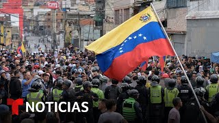 La oposición y el oficialismo muestran fuerzas en Venezuela  Noticias Telemundo [upl. by Strohl]