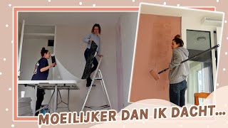 De slaapkamer behangen en schilderen amp de vloer gaat erin 😍  Verhuisvlog 3 [upl. by Akerdnuhs]