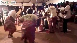 Funérailles en pays ‪Bamiléké‬  Danse traditionelle [upl. by Hild]