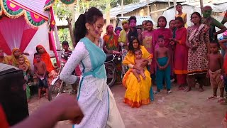 বিয়ে মানে সুন্দরী মেয়ের নাচ  Biye Barir dance  কলেজে পড়ে এক মাইয়া dj  village wedding dance [upl. by Threlkeld740]