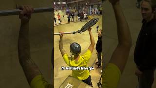 J’offre ma trottinette freestyle au skatepark  scoot2street tricks [upl. by Navak215]