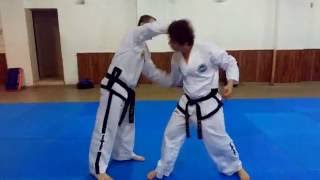 Defensa personal con armas improvisadas kubotan  Pil sung taekwondo [upl. by Ahsienauq]