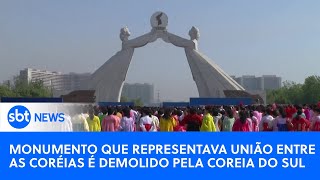 Coreia do Norte derruba monumento de união com a Coreia do Sul SBTNewsnaTV250124 [upl. by Klenk95]