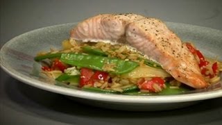 Oosterse roerbakgroenten met zalm  recept [upl. by Cosenza]