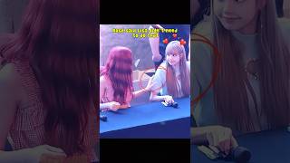 When Lisa Discovering Rosé Is LeftHanded And Her Actions Are Admirable blackpink lisa rose [upl. by Naellij]