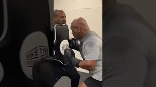 TYSON está como un “TORO” a sus 57 AÑOS fitness boxing boxeo legionariossport deportes [upl. by Eidorb]