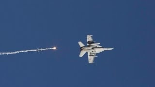 F 18 abatido por um míssil SAM fodástico [upl. by Odnarb378]