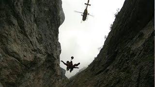 Espectacular rescate por el SEPA en la Canal de la Ria Picos de Europa 8102016 [upl. by Leuneb692]