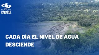 En vez de agua en embalses de San Rafael y Chingaza solo se ve tierra seca y piedras [upl. by Audrit]