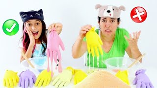 DESAFIO NÃO ESCOLHA A LUVA DE SLIME ERRADA com a Mamãe ★ DONT CHOOSE DE WRONG GLOVE SLIME CHALLENGE [upl. by Millburn]