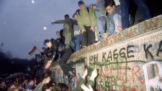 Así fue la caída del muro de Berlín en 1989 [upl. by Newsom]