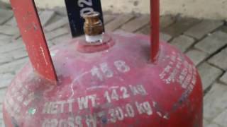 Checking LPG gas cylinder Net Weight [upl. by Natalya126]