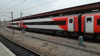 Virgin Train No91128 pulling into York Station  July 2017 [upl. by Neenaej]