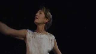 DANSE LIBRE Berceuse de Grieg Chorégraphie de F Malkovsky dansée par Suzanne Bodak [upl. by Yhtomit]