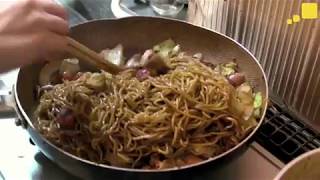 Cómo cocinar fideos yakisoba  eDreams [upl. by Adnoek]