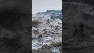 The tidal head hits the Yuling Seawall creating a severalmeterhigh head tide The surging riv [upl. by Pik250]