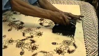 Indonésie Yogjakarta les techniques du batik [upl. by Lucine]