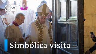 El papa visita la tumba de Celestino V [upl. by Einhpad495]