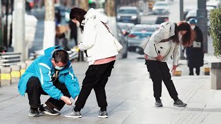 When Pregnant Woman Cant Tie Her Shoes  Social Experiment “你别弯腰了”看到孕妇鞋带开了，路人主动上前帮忙 [upl. by Analrahc]