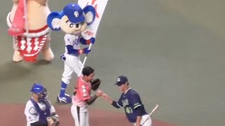 ドームの観客がどよめく！なんと始球式の矢場とん硬式野球部ピッチャーがヤクルト高橋圭二のお兄さん！兄弟対決が実現する 中日ドラゴンズVS東京ヤクルトスワローズ 2023829 [upl. by Fante671]